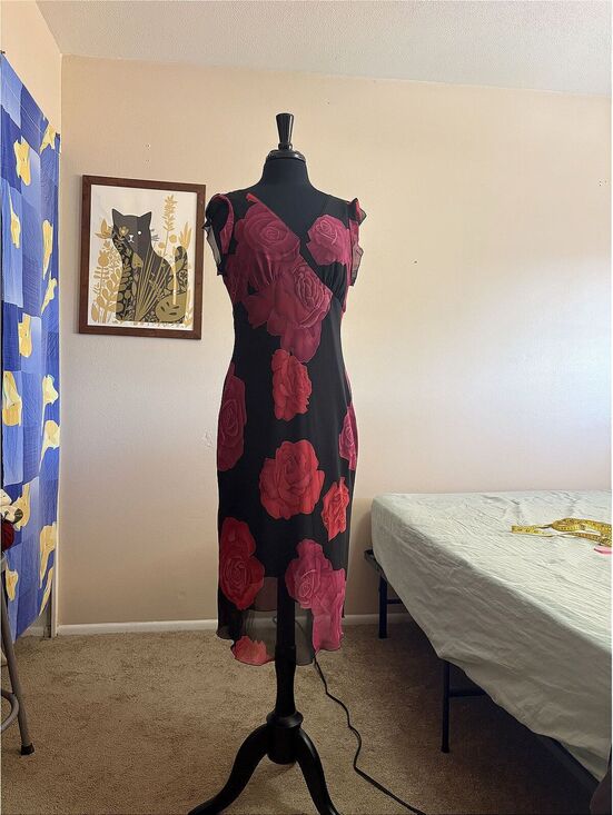 sussan Dresses & Skirts - Red Roses Midi Dress Size 14 Large